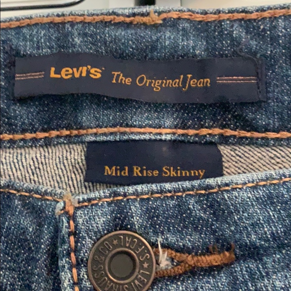 Levi Mid Rise Skinny jeans Size 4 - Picture 2 of 10
